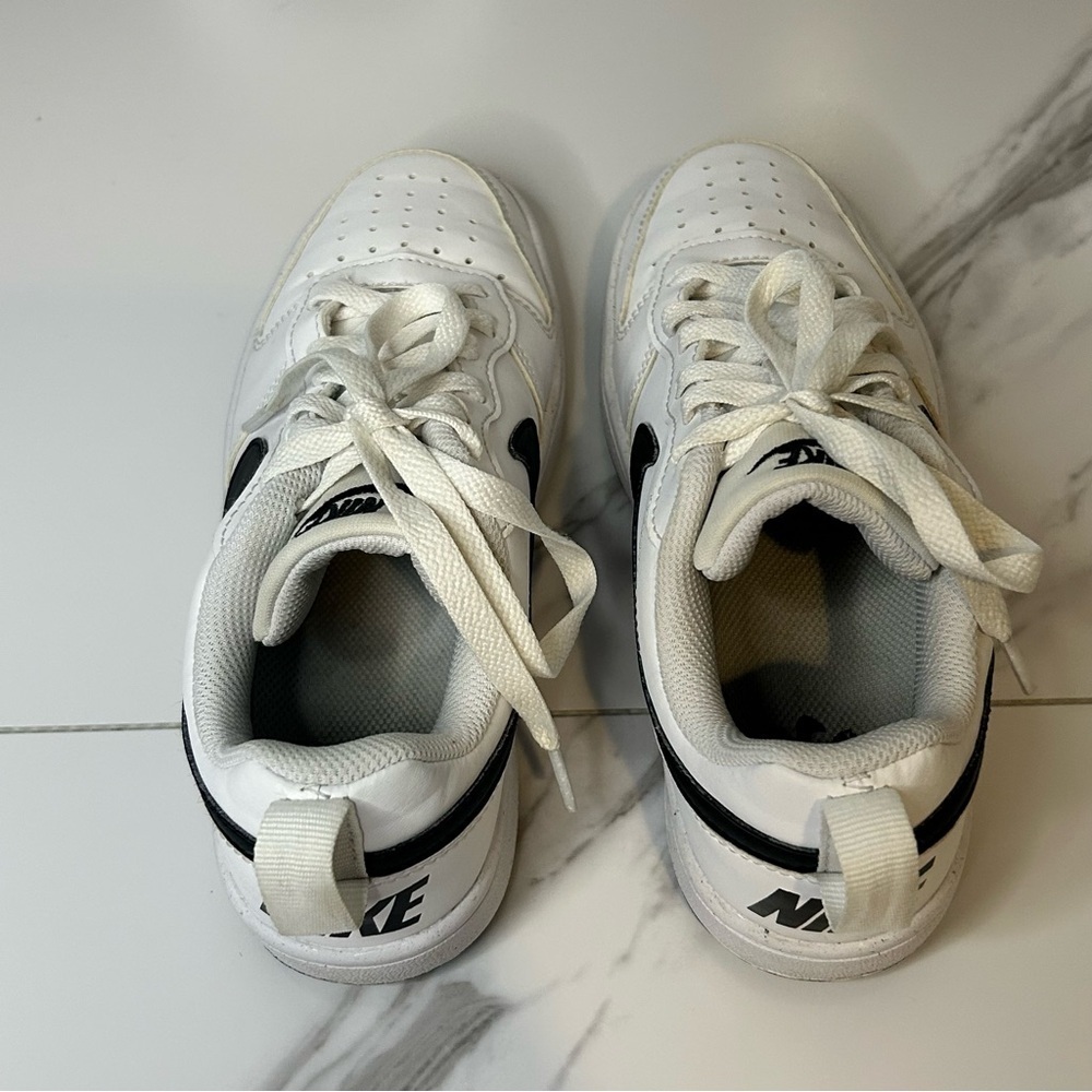 Nike All Day Play Black and White Shoes Size 4 - Picture 6 of 7
